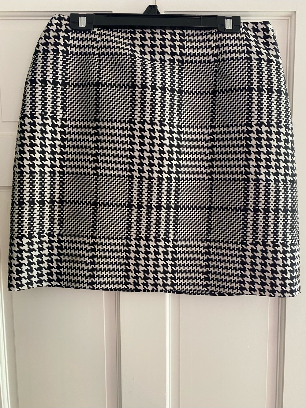 White House Black Market Black and Light Gray Houndstooth Pencil Skirt Size 12
